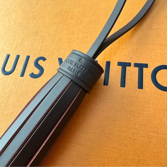 Louis Vuitton Leather Croissette Tassel Bag Charm Key Holder Authentic - Picture 3 of 5